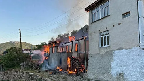 Amasya'daki yangında dört ev kullanılamaz hale geldi