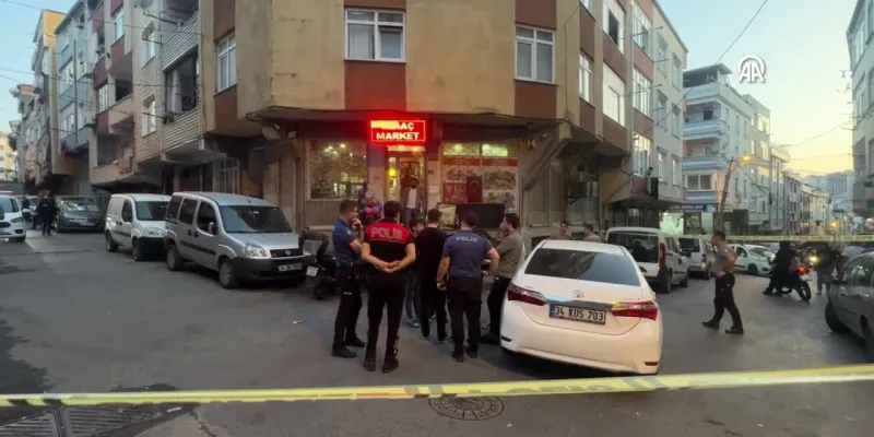 Bağcılar'da Silahlı Saldırı! Market ve Araca Ateş Açıldı