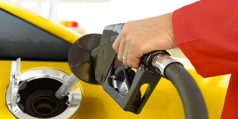 Benzine zam mı geliyor?