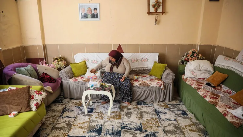 Antalya'da Yıkılacak Binada Tek Başına! Yaşlı Kadının Dramı