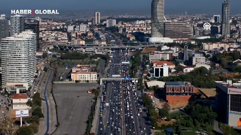 Haftanın üçüncü iş gününde trafik yoğunluğu yaşanıyor