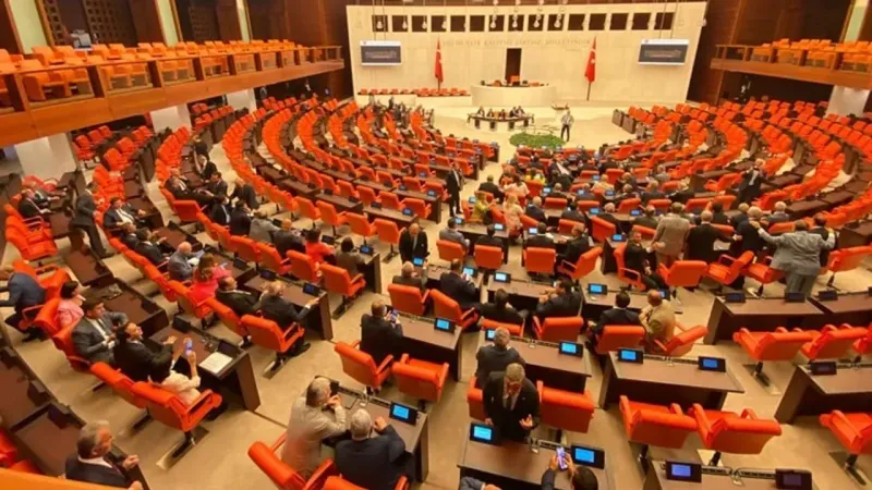 Meclis'te Zehirlenme Alarmı! Vekiller Hastaneye Akın Etti!