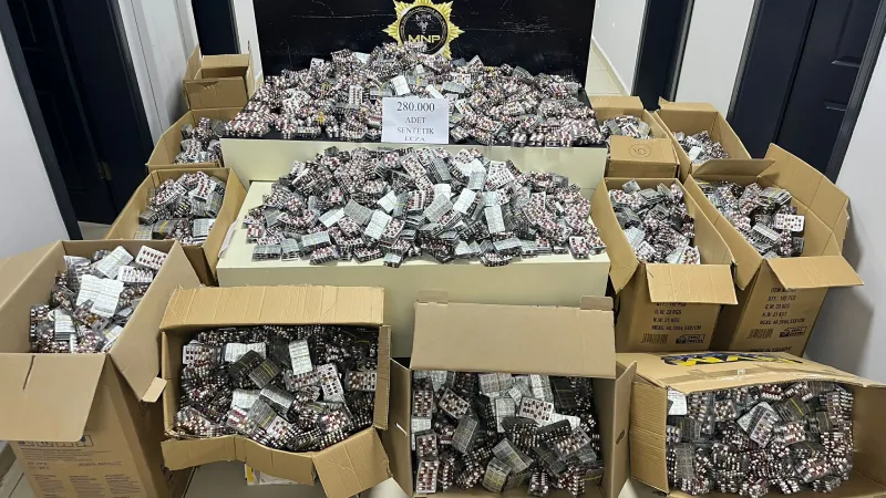 Mersin'de 280 bin sentetik ecza hapı ele geçirildi