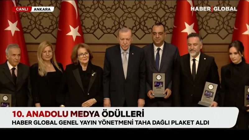 Taha Dağlı'ya Büyük Onur! 10. Anadolu Medya Ödülü Sahibini Buldu