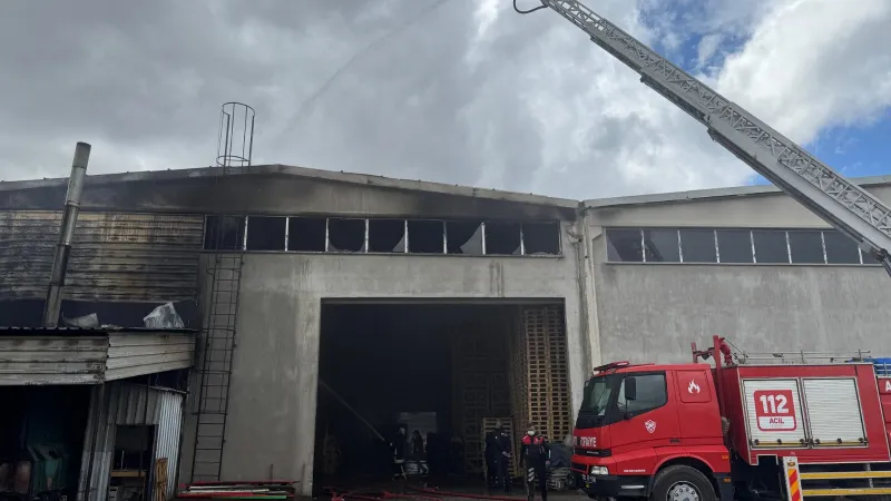 Afyon'da Kereste Fabrikasında Yangın! Alevler Nasıl Kontrol Altına Alındı?