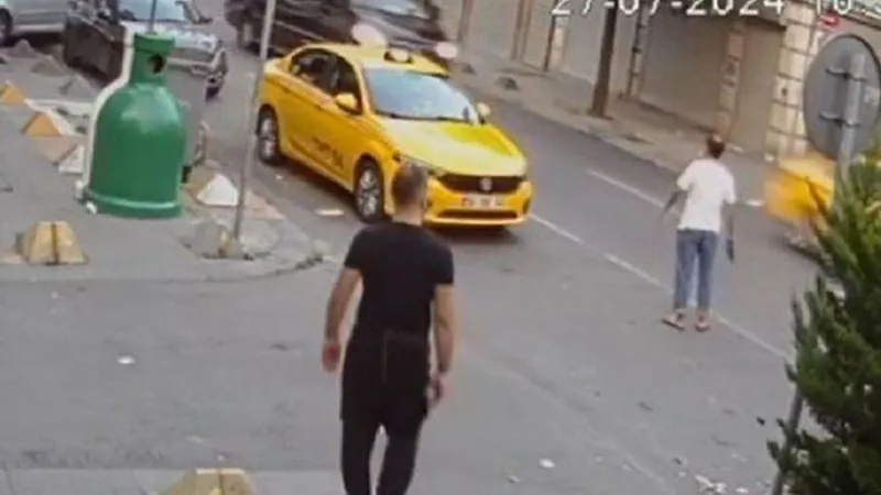 Taksiciye Silahlı Saldırı! Beyoğlu'nda Neler Oluyor? Şok Detaylar!