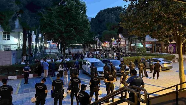 Şok İddia: CHP'li Başkan Erdoğan'a Hakaretten Tutuklandı!