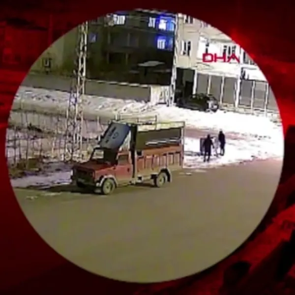 Van'da Şok Hırsızlık! Çöp Konteynerini Böyle Çaldılar!