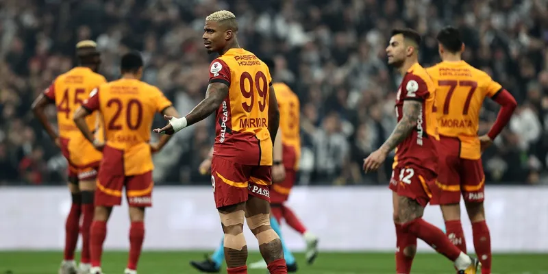 Abdülkerim Bardakçı'nın Okan Buruk'a hareketi Galatasaray'da tartışma yarattı