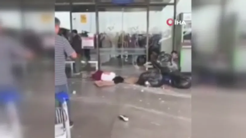 Havalimanında Dehşet! Sürücü Kalabalığa Daldı: 2 Ölü!