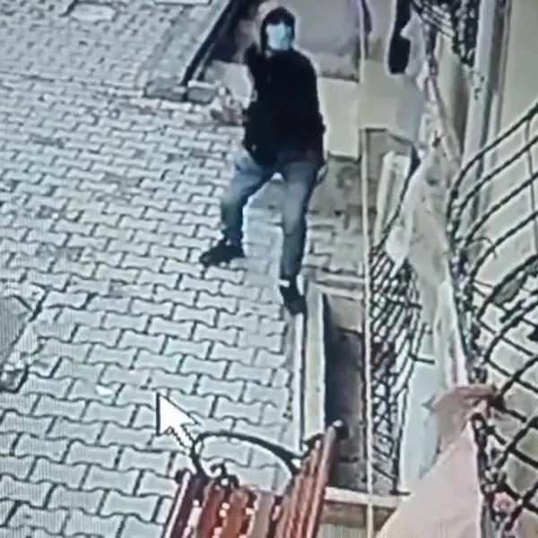 Kezzaplı Saldırı: İstanbul'da Aile Faciası! Görüntüler Şoke Etti!