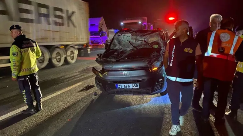 Osmaniye'de Feci Kaza! Hafif Ticari Araç Tıra Çarptı: 4 Yaralı