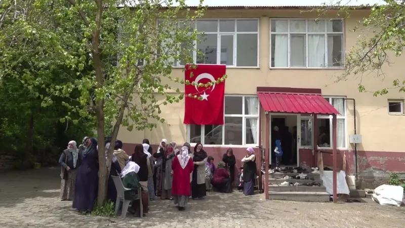 Şehit Karadağ'ın Ailesine Acı Haber! Muş Yasta