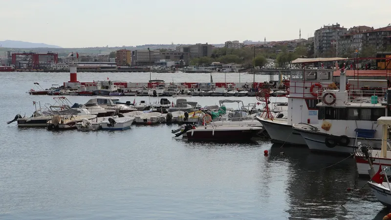Tekirdağ'da Deniz Ulaşımına Poyraz Darbesi! Gemiler Demirledi