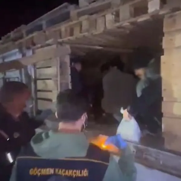 TIR Dorsesinde Şok! 42 Kaçak Göçmenle Yakalandılar!