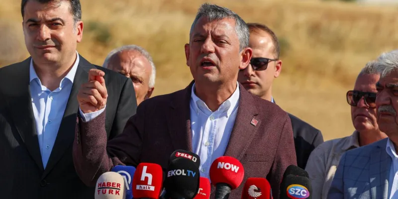 Özel'den Leman tepkisi: Yapılmamış bir saygısızlık üzerinden o toplumsal lince sessiz kalmam