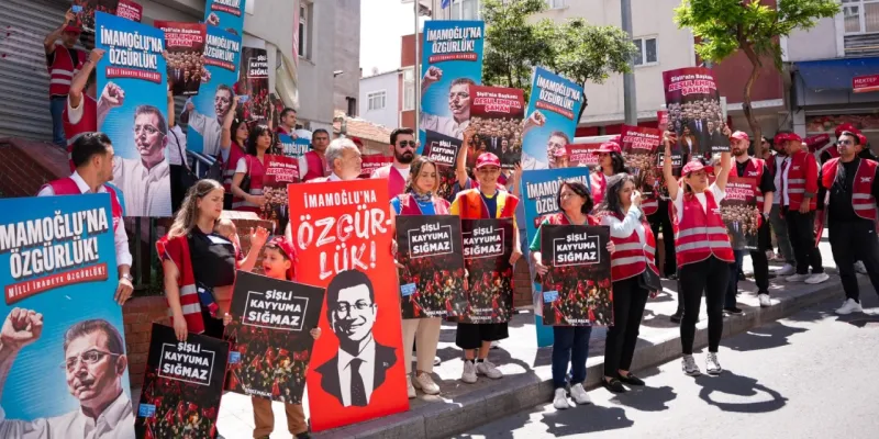 İmamoğlu'na Şişli'den Destek! Yasağa Karşı CHP'lilerden Eylem
