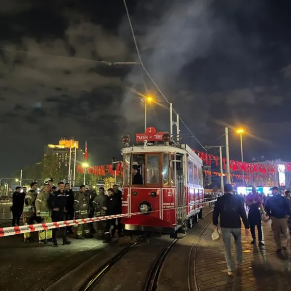 Taksim’de tramvayda yangın