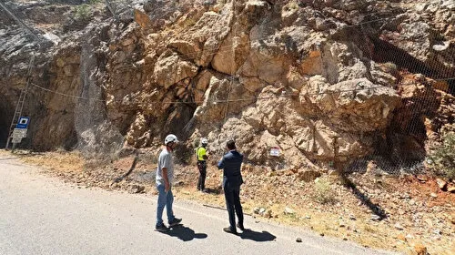 Taşyolu'nda Korkunç Anlar! Kaya Düştü, Yol Kapandı!