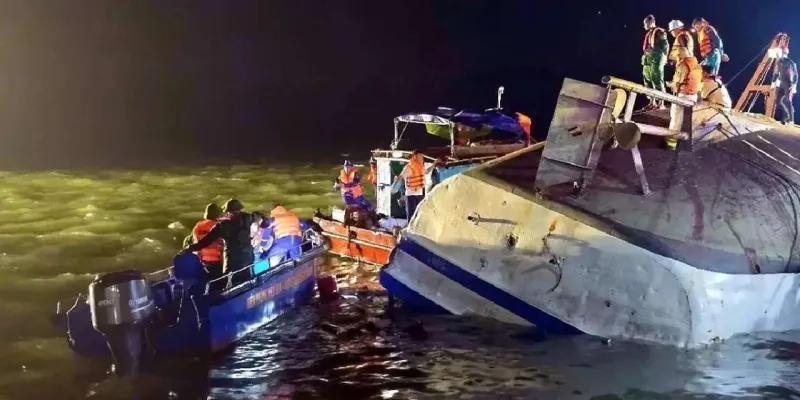 Ha Long Körfezi'nde Facia! Tekne Battı, İşte Son Durum