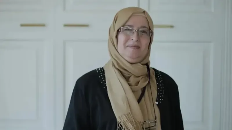 Ünlü yazardan Diyanet'e tepki! Başörtüsünü çıkaracağını açıkladı